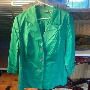 Chico’s  women’s size 3 green blazer. A. 98% cotton. 24% spandex.